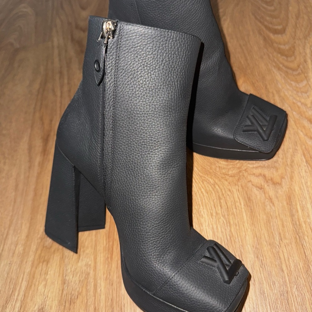 NEVER WORN | Louis Vuitton Shake Platform Ankle Boot - Picture 4 of 10